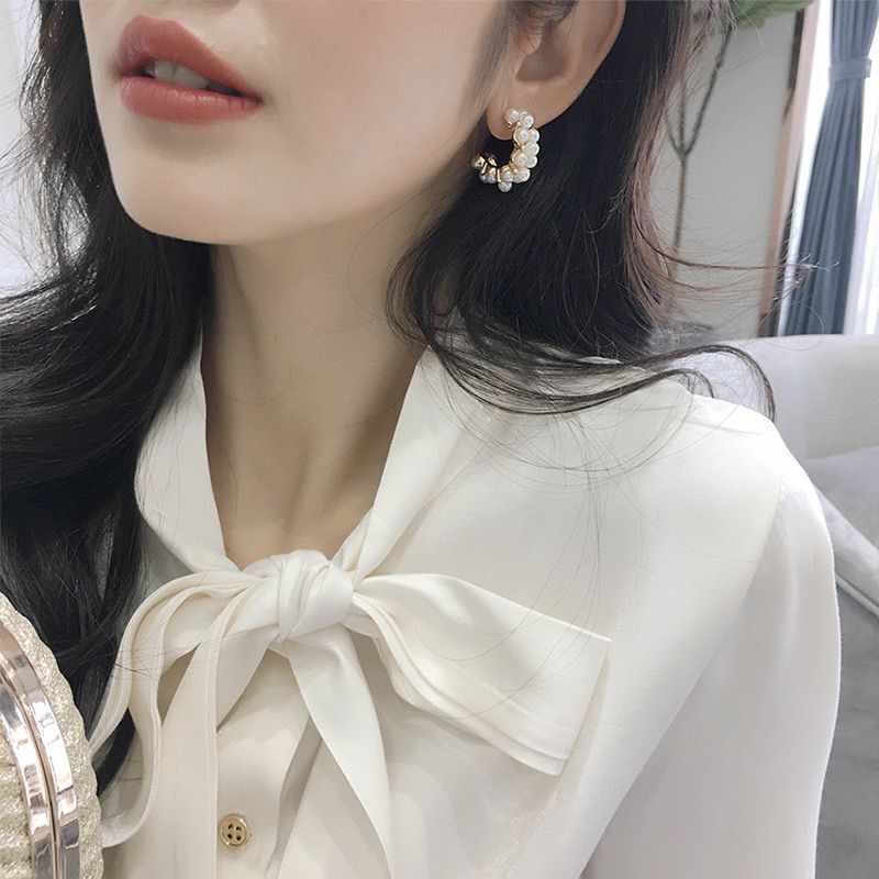 Anting Tusuk Mutiara Simple Pendek Berbentuk C Elegan Wanita (Takota 025)