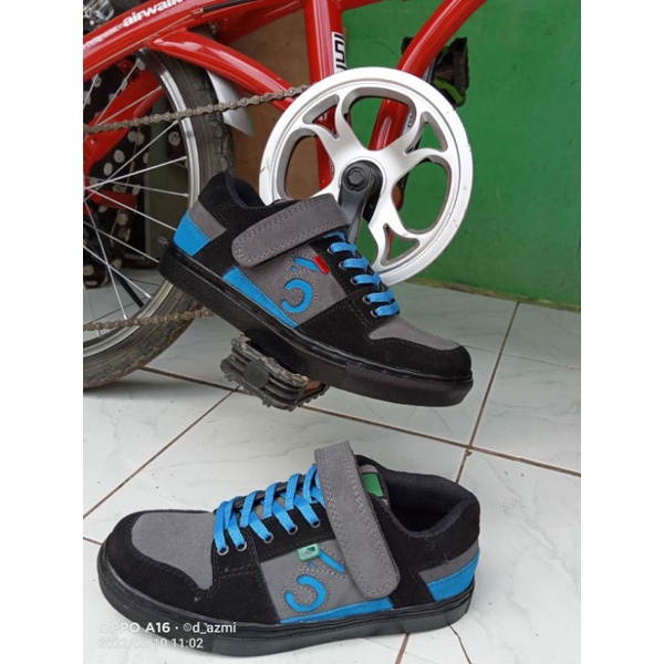 Sepatu Gowes MTB