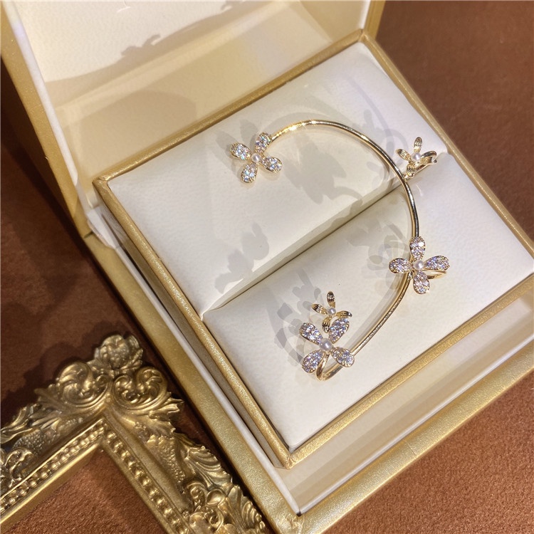 Anting Klip Tanpa Tindik Desain Bunga Kecil Hias Berlian Imitasi Gaya Korea Untuk Wanita