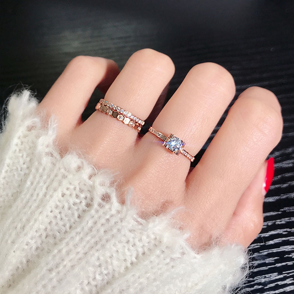 Cincin Bahan Titanium Steel Warna Rose Gold Aksen Kristal Dan Berlian Untuk Wanita