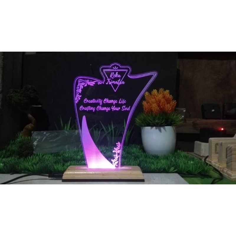 Custom Lampu Akrilik grafir untuk kado sidang,wisuda dan ulang tahun