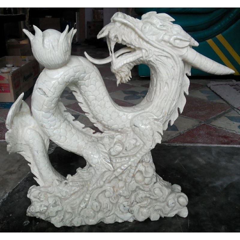 Patung Naga Marmer