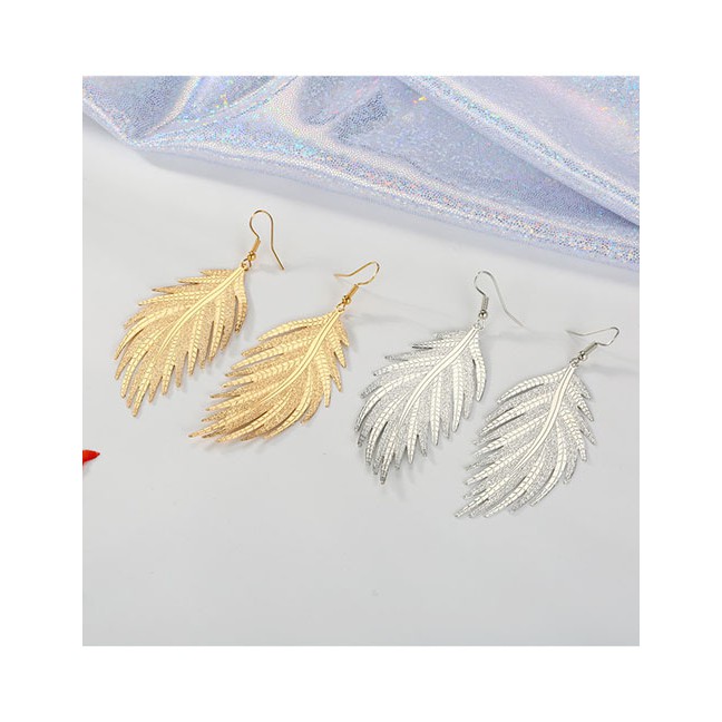 LRC Anting Gantung Fashion Gold Leaf Earrings D32466