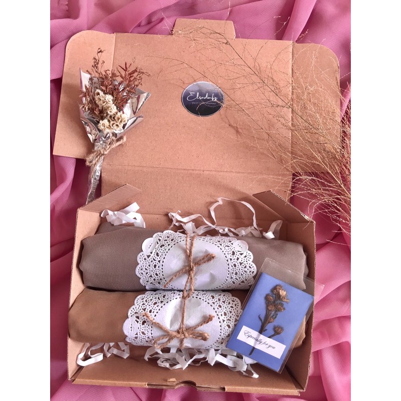 

HAMPERS HIJAB GIFT BOX ULANG TAHUN/WEDDING/HARI IBU