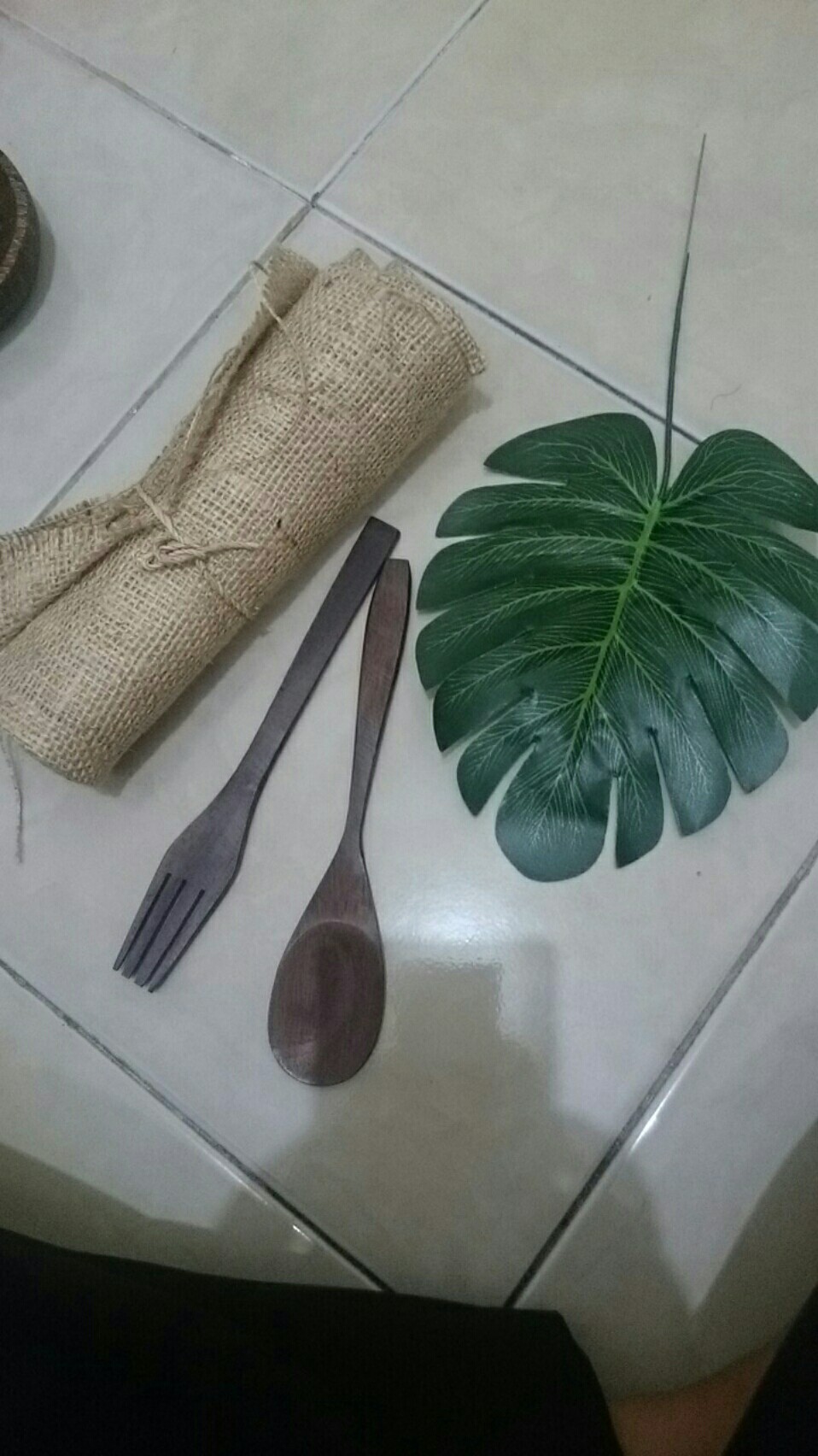 Paket Properti Foto (kain Goni Nat 50cm, Monstera Utuh, Sendok Garpu Kayu Sono S)