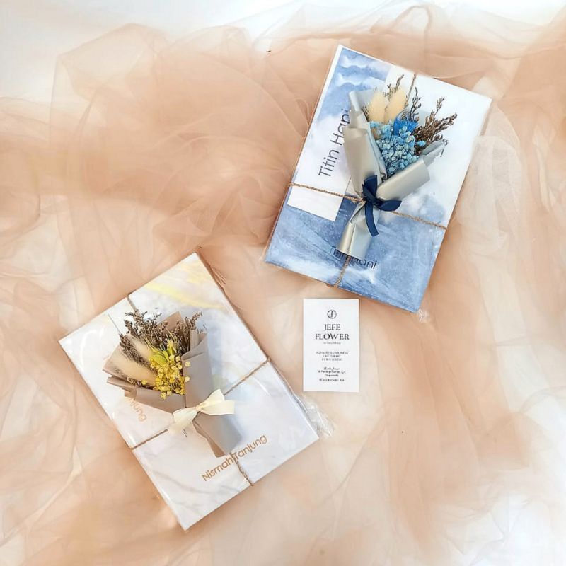 

Notebook Aesthetic Journal / Notebook with Bouqet Notebook Dry Flower Kado Wisuda Hadiah Lucu Unik Buku Catatan dengan Buket Bunga Kering