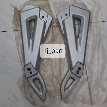 Dudukan footstep foot step belakang Thunder 125