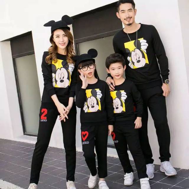 Baju couple ayah,ibu, anak cewe,anak cowo/ couple baju sweater couple Mickey black