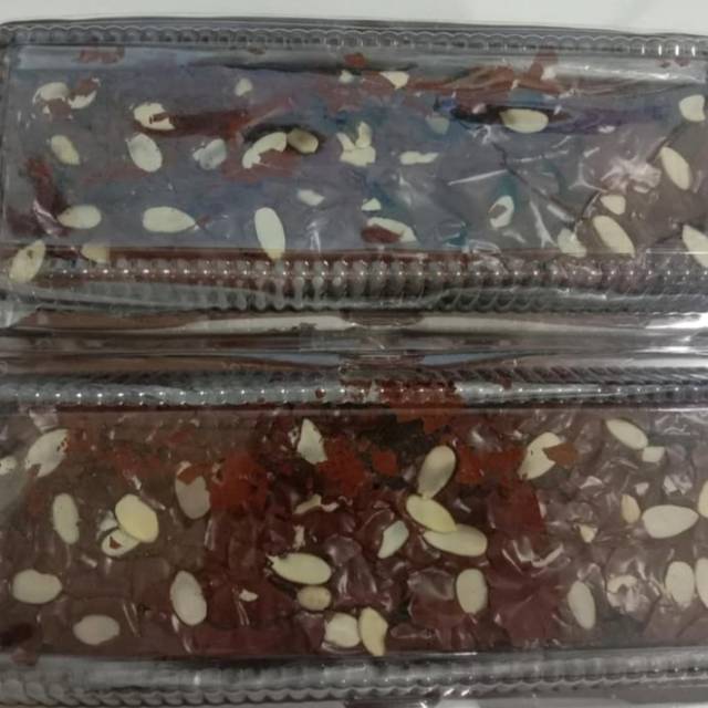 

Brownies coklat topping almond