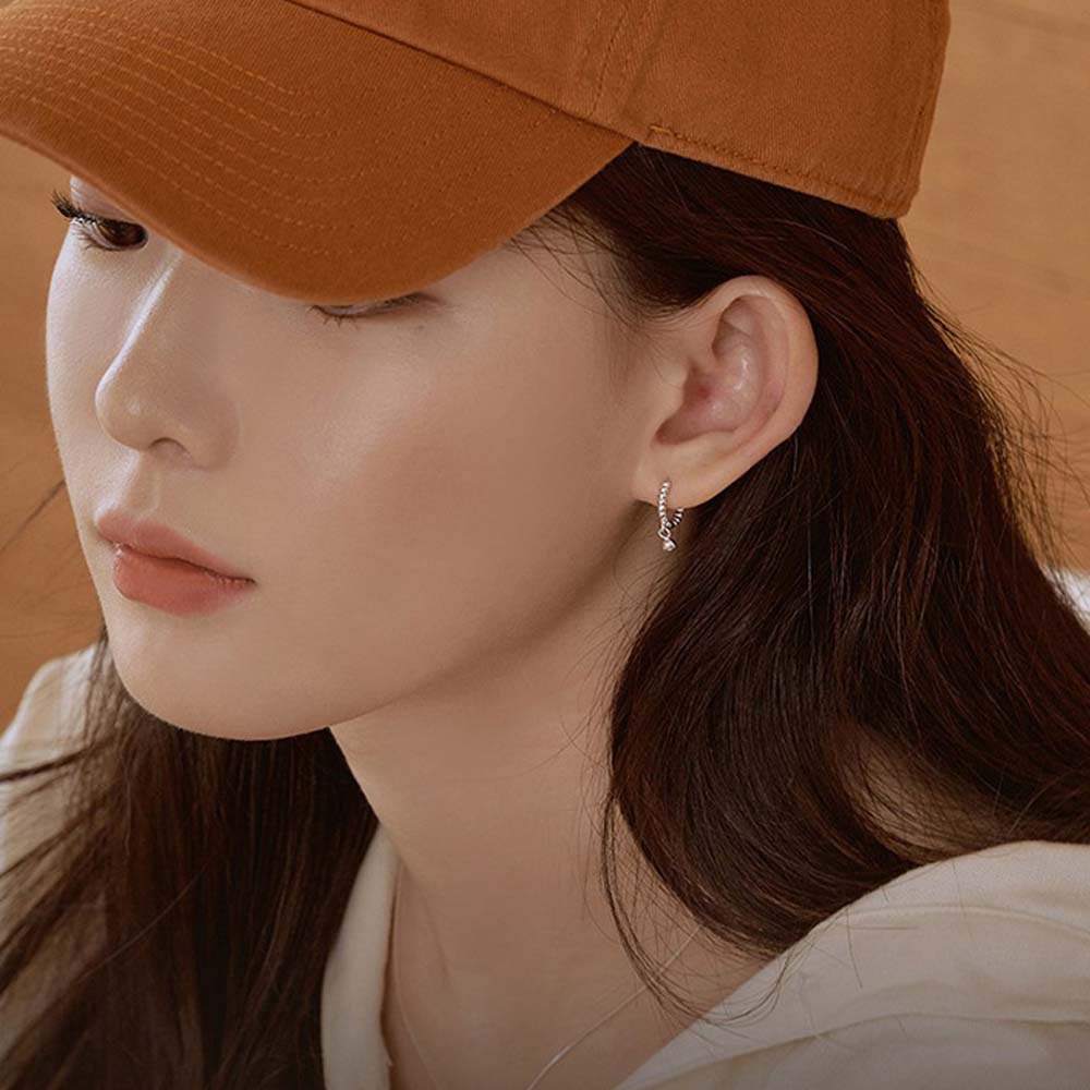 SKJK  Personality Hoop Earrings Simple Fashion Jewelry Ear Buckle Women Korean Copper Beads Temperament Girls Stud Earrings/Multicolor