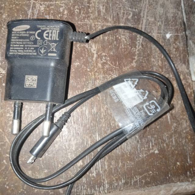 Charger/Cas Ori bawaan Samsung J1ace