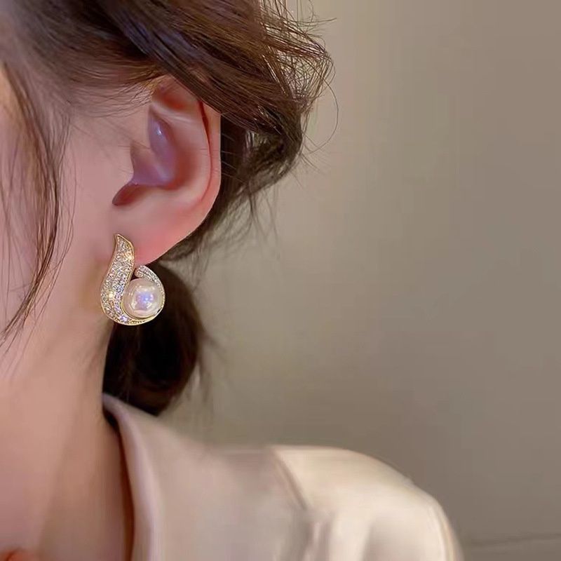 Anting Tusuk Gantung Temperament Hias Mutiaraberlian Gaya Retromewah Untuk Wanita