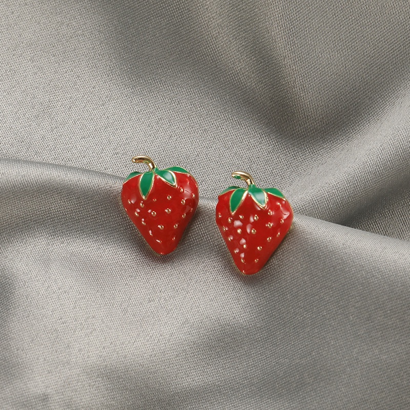 Sterling silver jarum Korea gaya genit lucu dan kompak merah strawberry anting-anting street tembaka