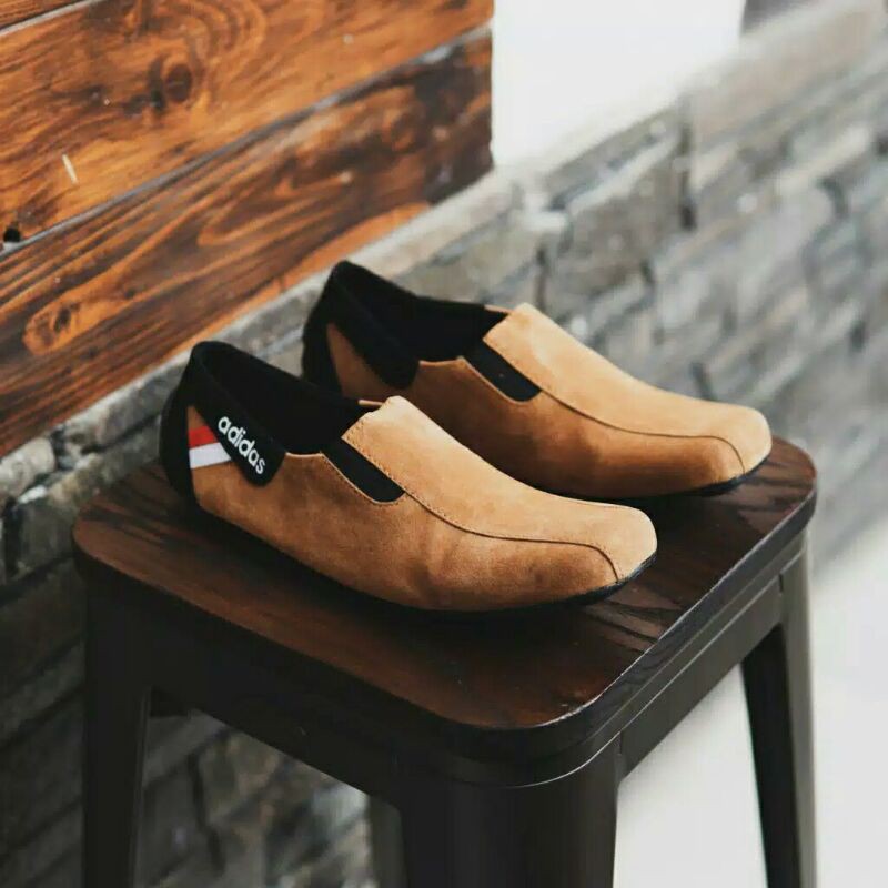 Sepatu Adidas Slop Pria