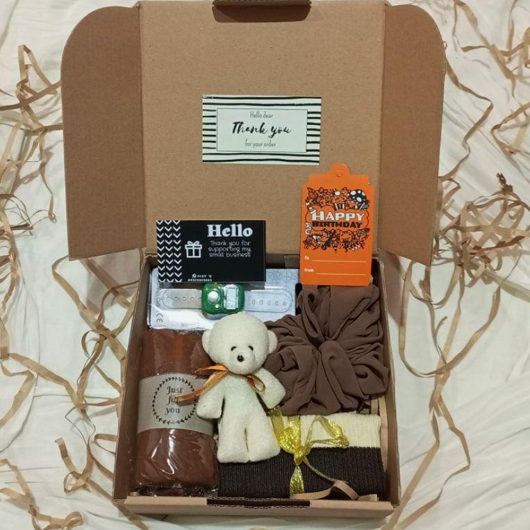 

Hampers hijab murah / gift box hijab / hampers kado / kado murah / hampers kado ulang tahun / kado / hampers kado wanita / paket hampers hijab PnG |Pasti dikirim
