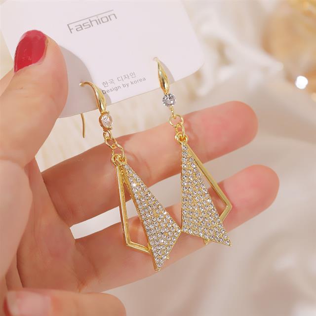 Korea Dongdaemun penuh diamond sudut anting-anting 2021new trendi anggun online influencer fashion s