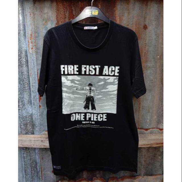 T-Shirt Uniqlo UT X One Piece  FIRE FIST ACE