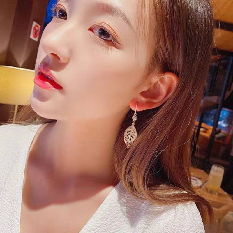 FerenHongXia Korea Dongdaemun Super Flash Kristal Temperamen Anting Fashion Kepribadian