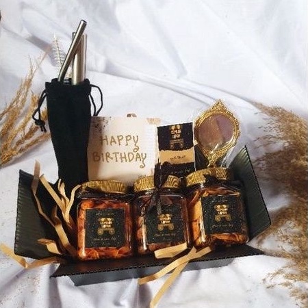 

HAMPERS | GIFT BOX SNACK | KADO WISUDA | KADO ULTAH
