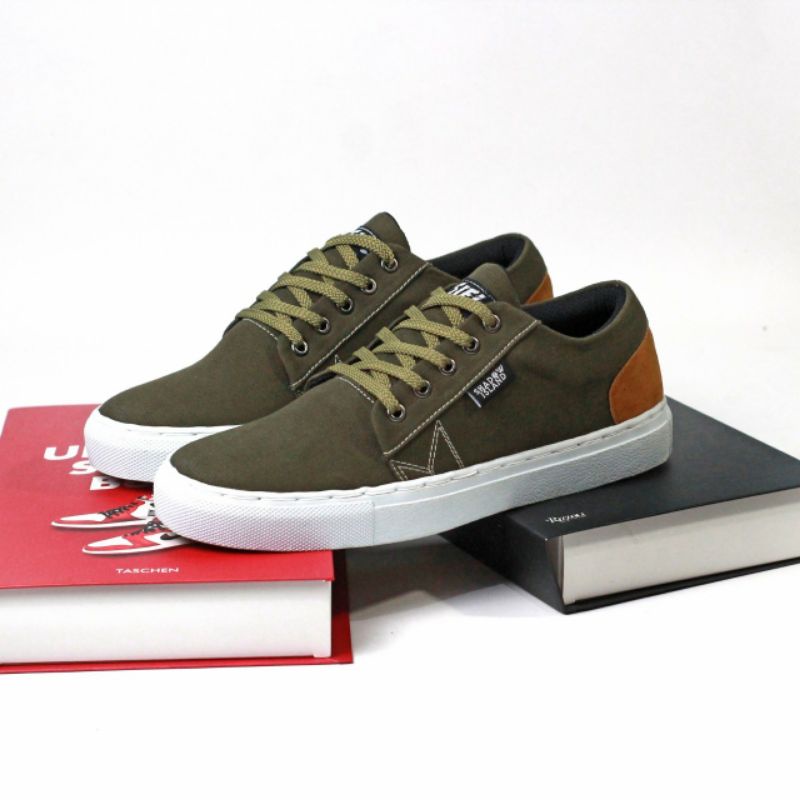 bungkusuku neutron - Sepatu Pria Casual Sneakers Canvas Premium Kets Sekolah Santai Murah