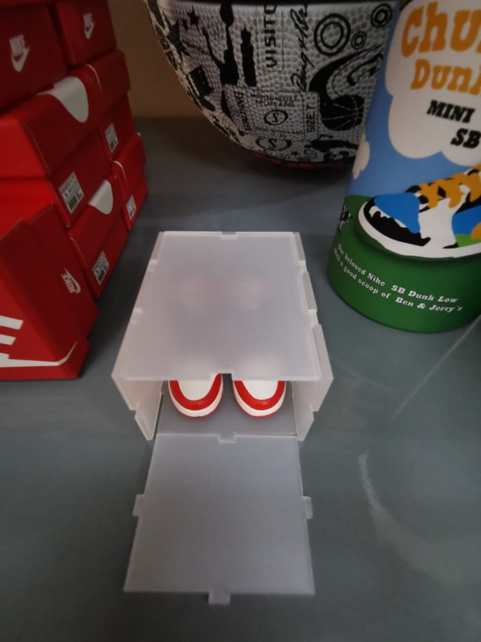 DISPLAY BOX PUZZLE SNEAKERS KEYCHAIN MINIATUR