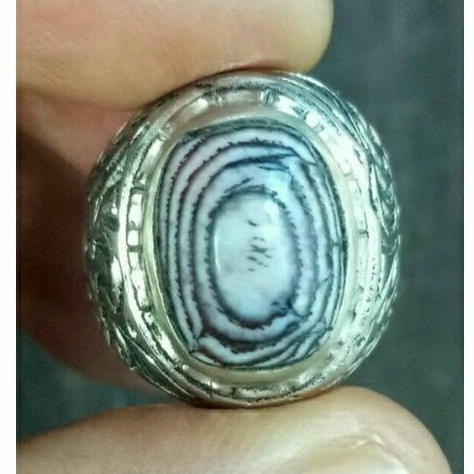 Akik jhipen puser bumi