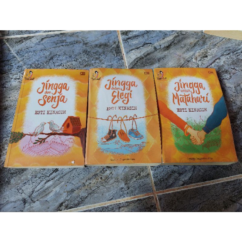 Preloved Novel Jingga dan Senja Series