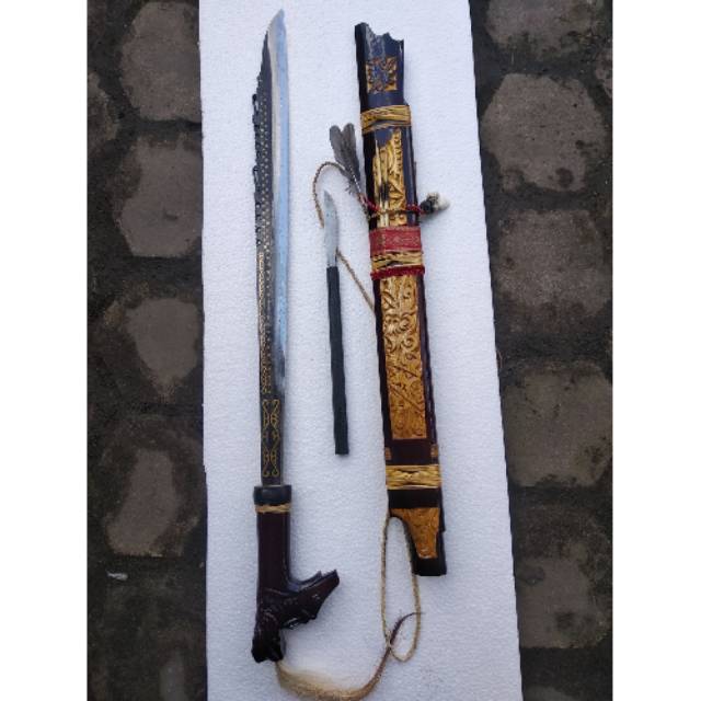 Mandau khas kalimantan motif baru