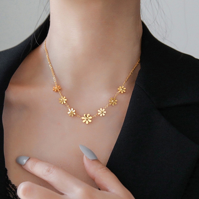 kalung Titanium Wanita Anti karat Bunga Daisy Emas 18k Perhiasan Wanita Korea