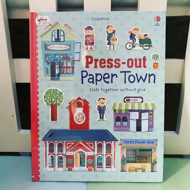 Usborne : Press out paper town