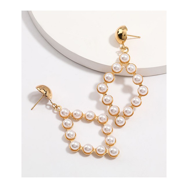 LRC Anting Tusuk Fashion Golden Large Diamond Alloy Earrings With Pearl Geometry K10059
