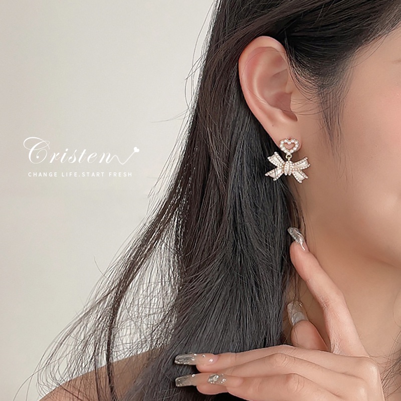 Anting Stud Bentuk Hati Aksen Mutiara Gaya Retro Untuk Wanita