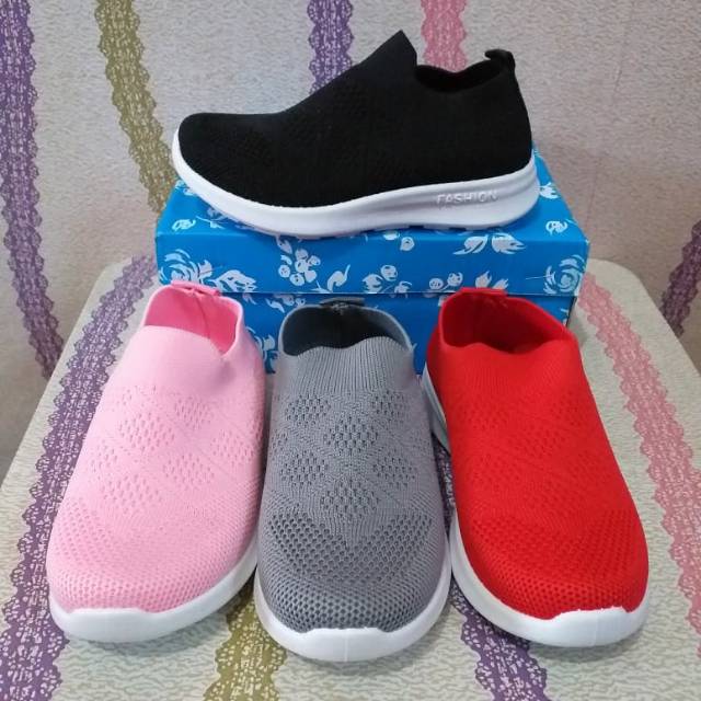 SEPATU SPORT RAJUT ANAK