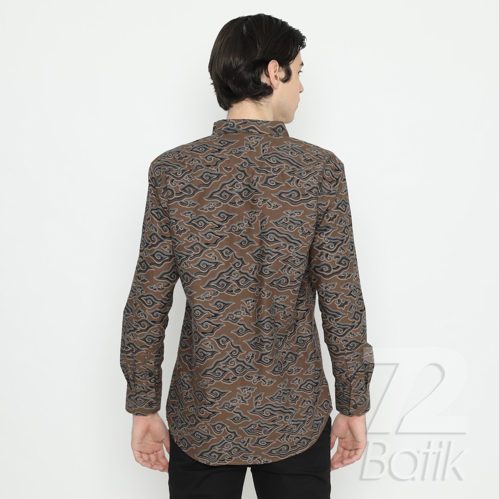 BATIK PRIA LENGAN PANJANG Kemeja Slimfit Premium Mega Mendung Warna Coklat Hitam 722074 Cap 72 - Baju Kemeja Atasan Pakaian Setelan Batik Pria Cowok Laki Laki Remaja Keluarga Kantor Lengan Panjang Modern Slimfit Slim Fit Premium Kekinian