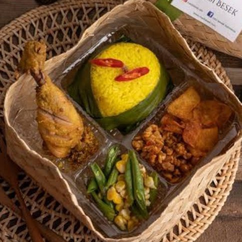 

Nasi Besek Isi 4 Halal Murah Higienis