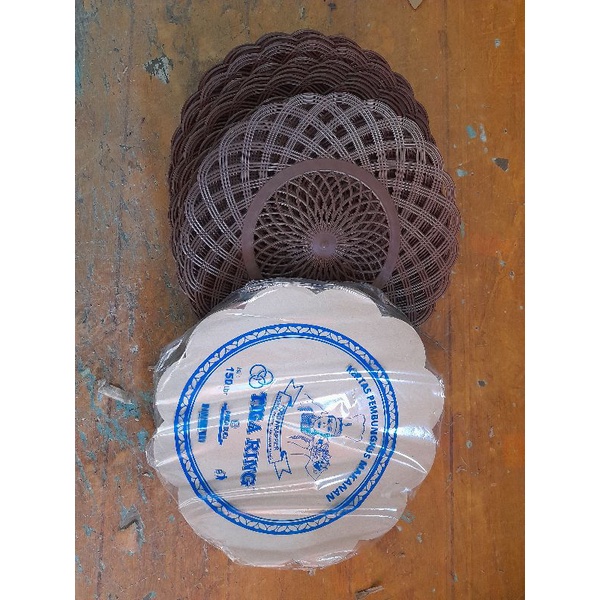 Paket hemat  piring rotan plastik 12 pcs dan kertas pembungkus nasi bunga isi 150 pcs