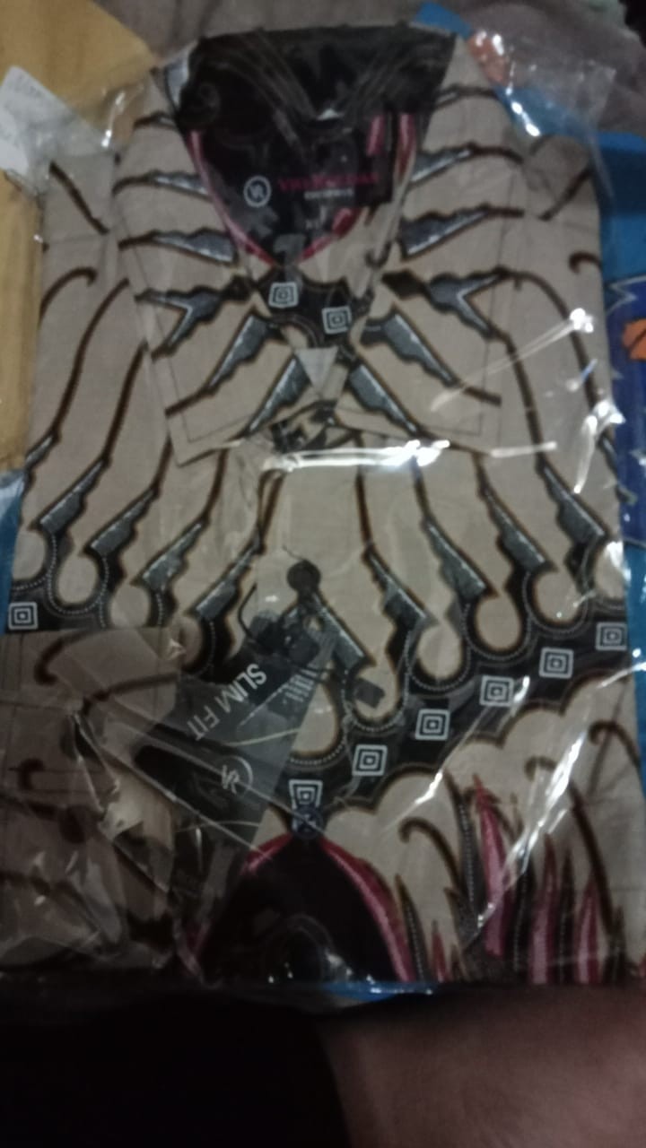 Vio Roldan Kemeja Batik Pria Batik Premium Batik Unik