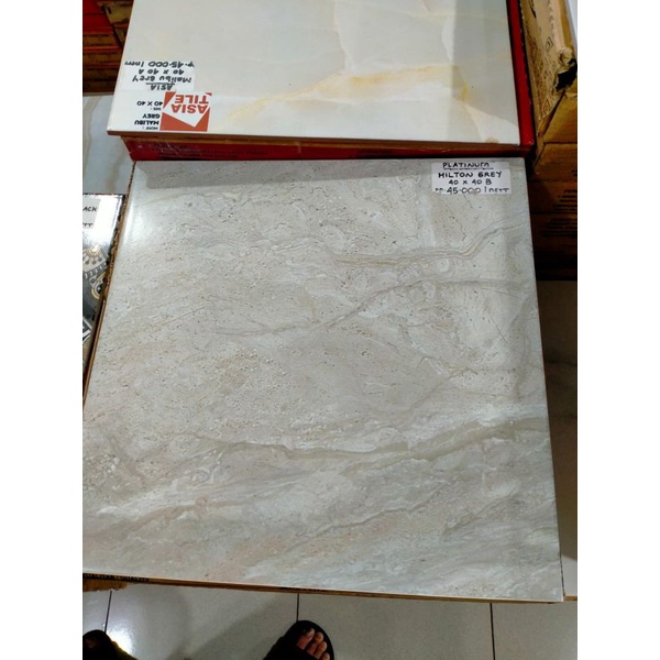 Jual Keramik Lantai Kilap Platinum Hilton Grey 40x40 Kw2 Shopee Indonesia