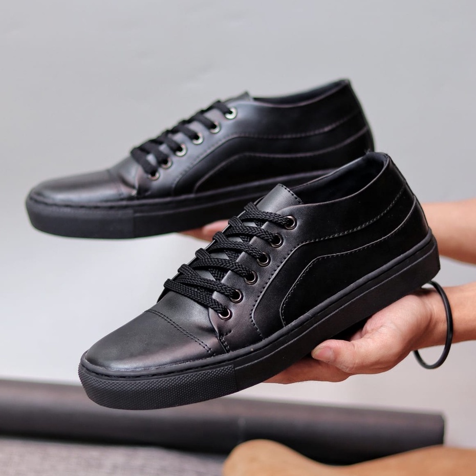 MOLK Sepatu Kasual Sneakers Pria Hitam Tali Trendy Kekinian Simple Murah Anti Slip