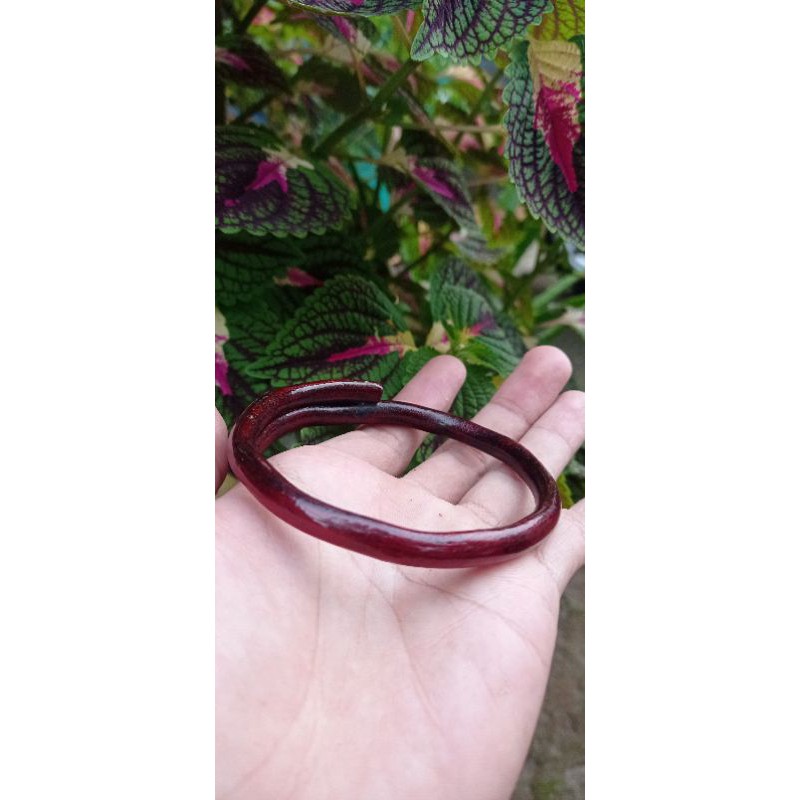 Gelang akar bahar tali arus merah