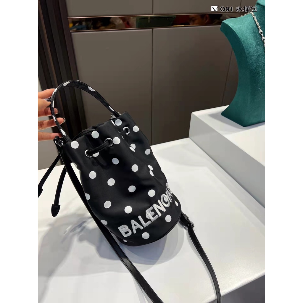 Balenciaga bucket bag essential small bucket