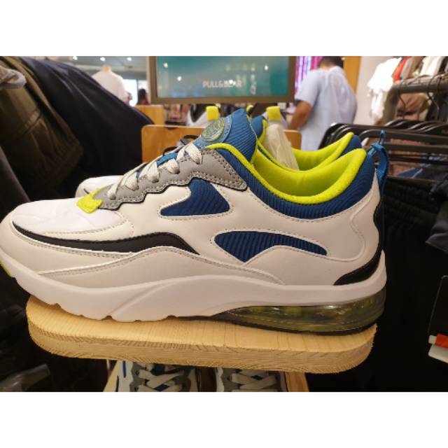 Sepatu pull and bear sale