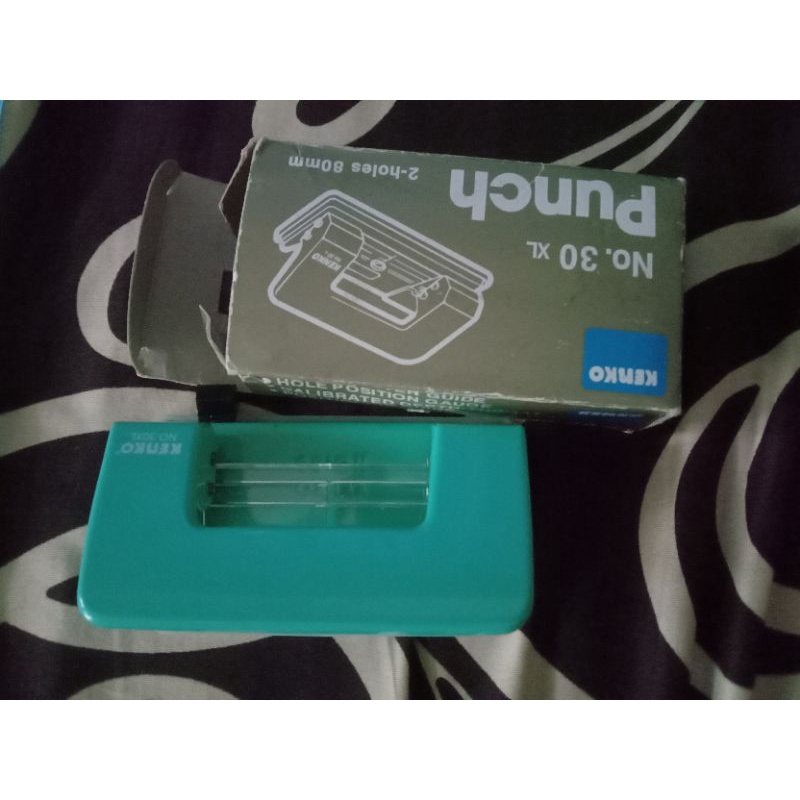

pembolong kertas