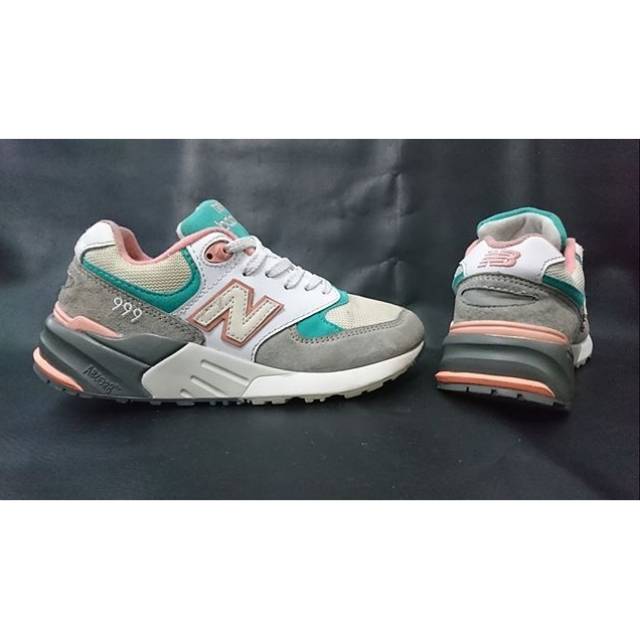 sepatu sneakers NEW BALANCE 999 second