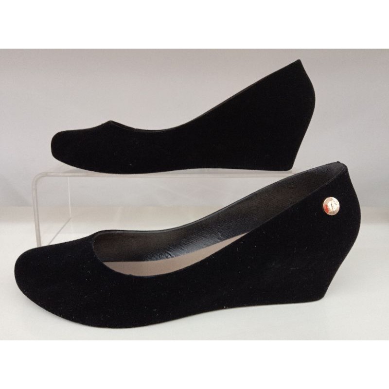 Sepatu wedges Wanita warna hitam Original Bata 5526025