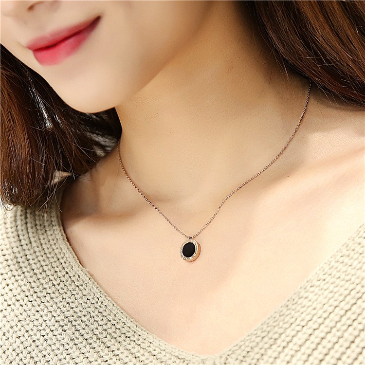 Kalung Wanita Titanium Anti Pudar Bvl Warna Bolak balik Hitam Putih