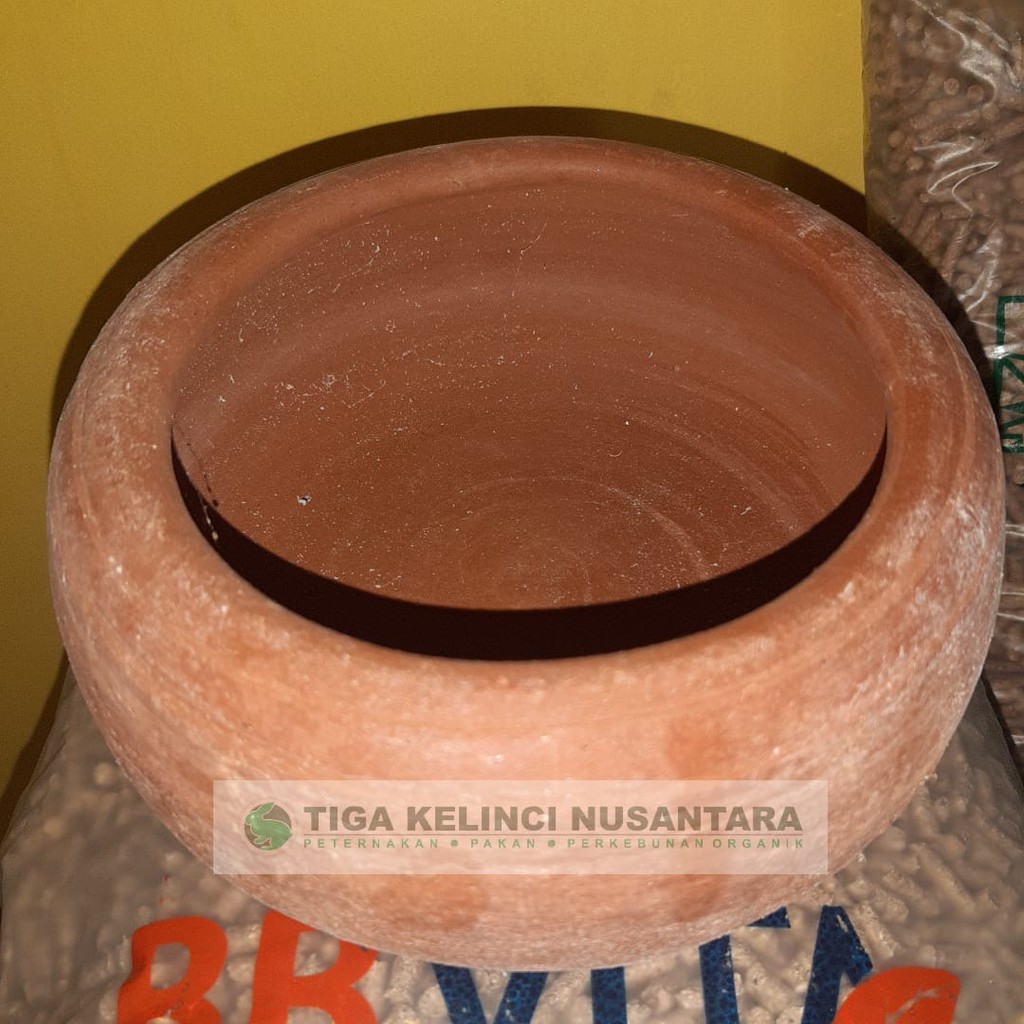 Wadah Pakan Gerabah (Cuwo)