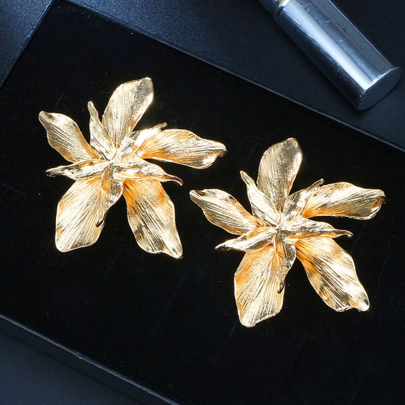 SIY  Metal Big Golden Flower Dangle Drop Earrings Oversize Floral Statement Pendant Earrings For Women Ladies Fashion Jewelry