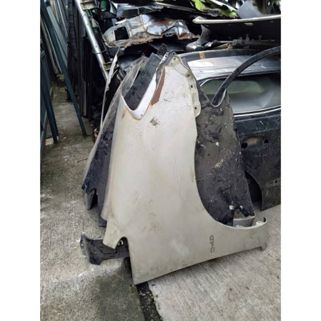 Sepakbor Toyota Inova tahun 2007 kanan