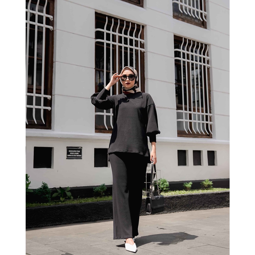Alunicorn - Zaara Pleats -  Blouse Wanita - Pants Wanita-Oneset Black